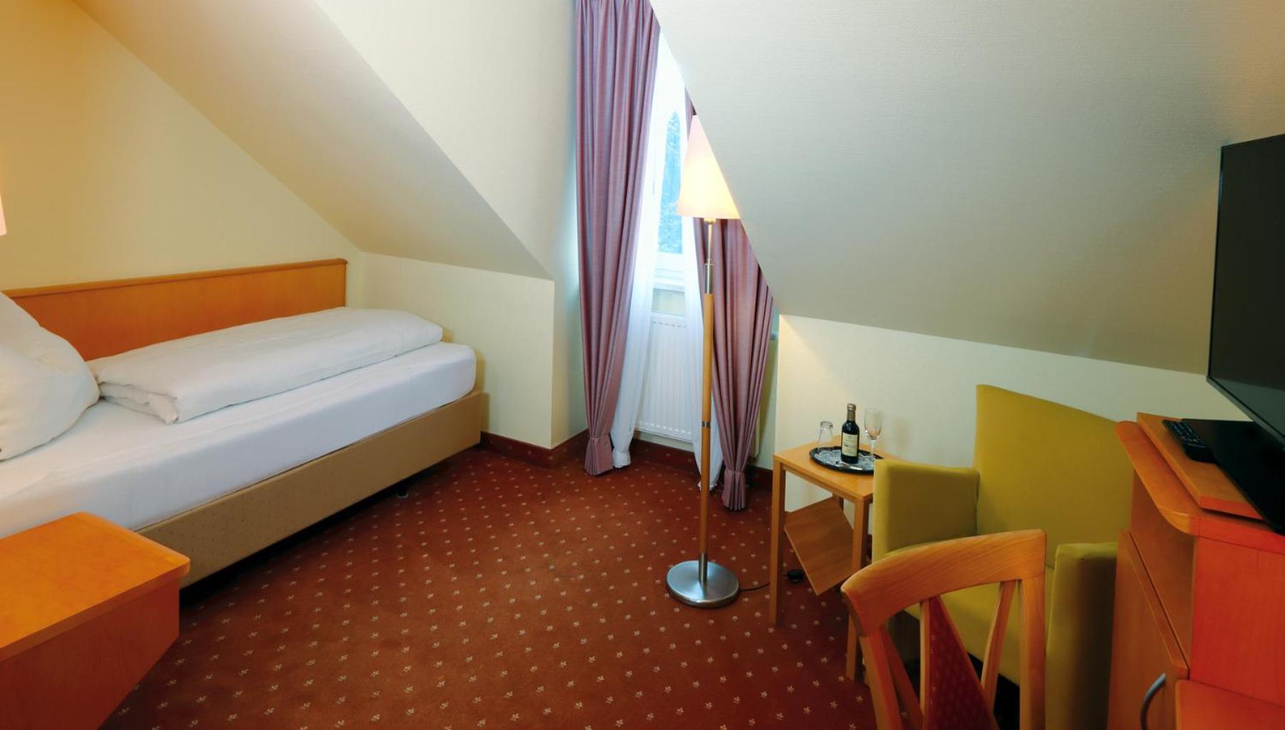 Hotel Und Restaurant Eurohof ดุยส์บูร์ก ภายนอก รูปภาพ