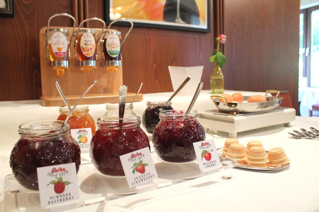 Hotel Und Restaurant Eurohof ดุยส์บูร์ก ภายนอก รูปภาพ