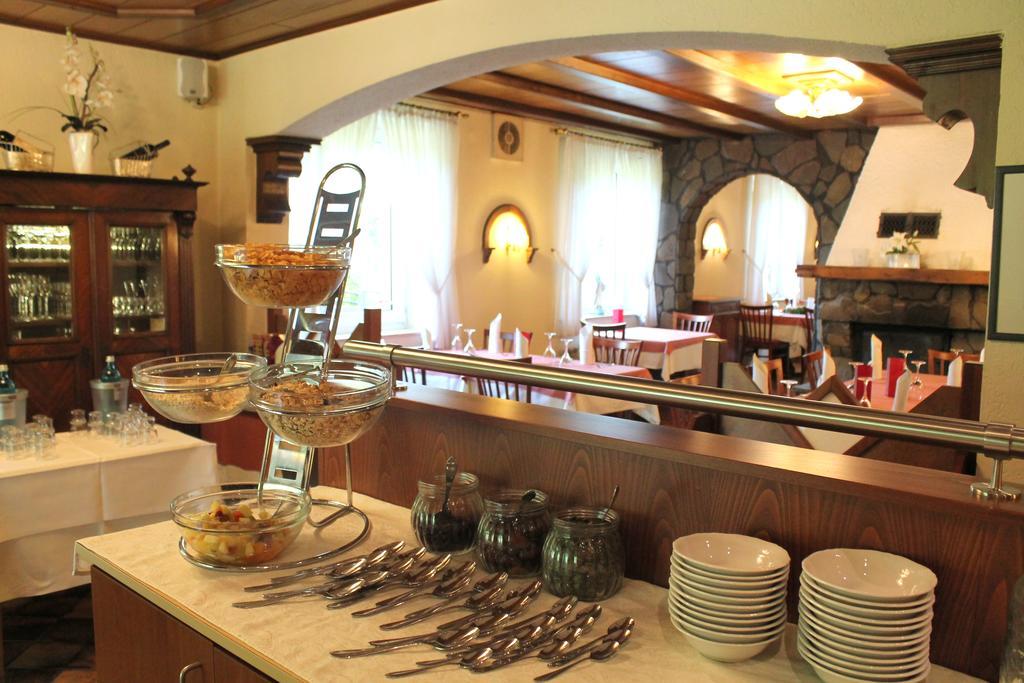 Hotel Und Restaurant Eurohof ดุยส์บูร์ก ภายนอก รูปภาพ