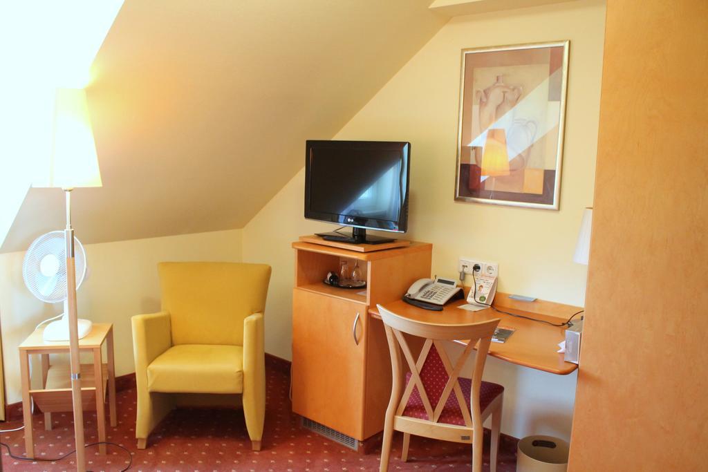 Hotel Und Restaurant Eurohof ดุยส์บูร์ก ภายนอก รูปภาพ
