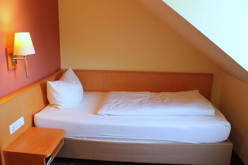 Hotel Und Restaurant Eurohof ดุยส์บูร์ก ภายนอก รูปภาพ