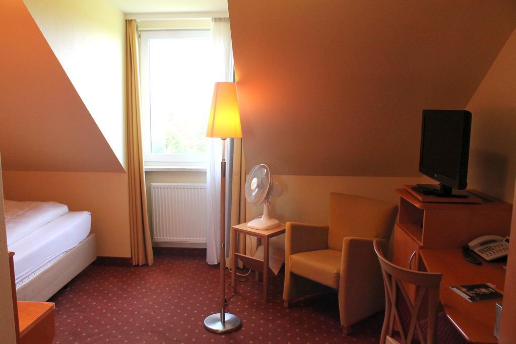 Hotel Und Restaurant Eurohof ดุยส์บูร์ก ภายนอก รูปภาพ