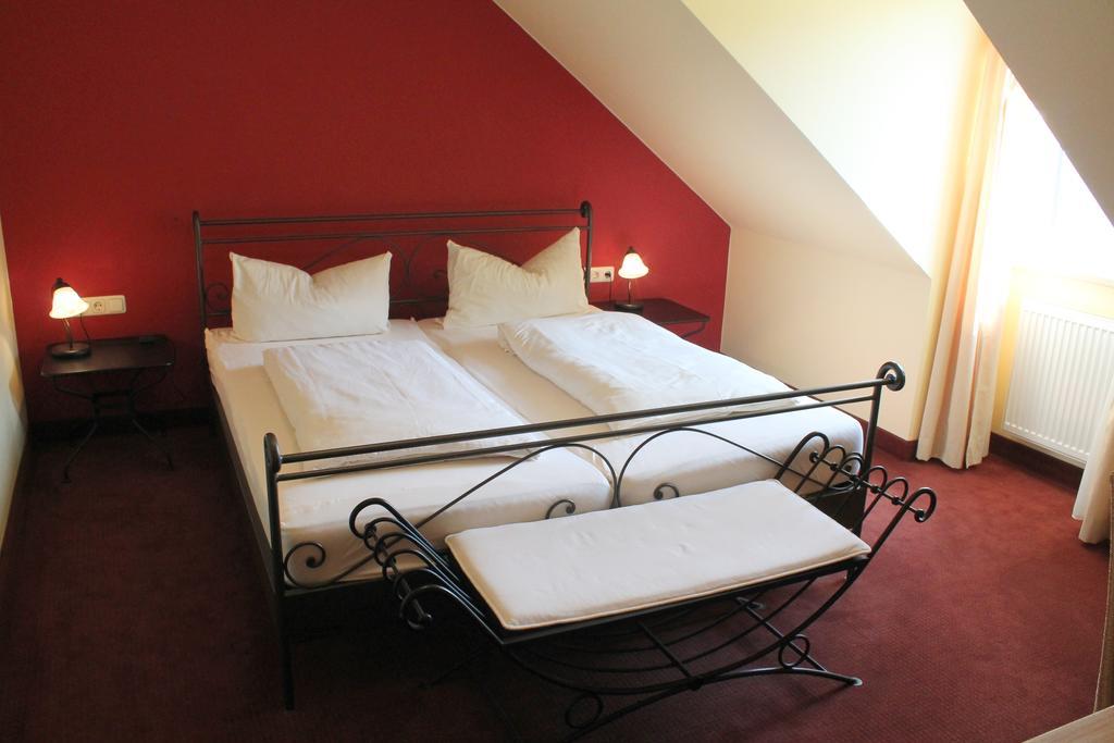 Hotel Und Restaurant Eurohof ดุยส์บูร์ก ภายนอก รูปภาพ