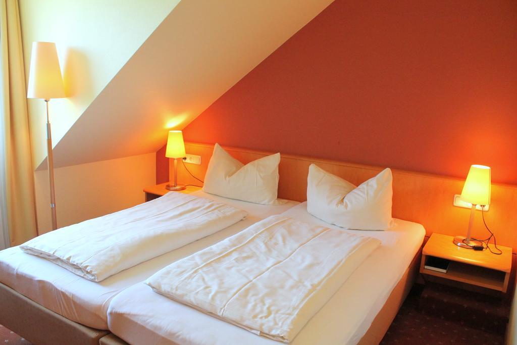 Hotel Und Restaurant Eurohof ดุยส์บูร์ก ภายนอก รูปภาพ