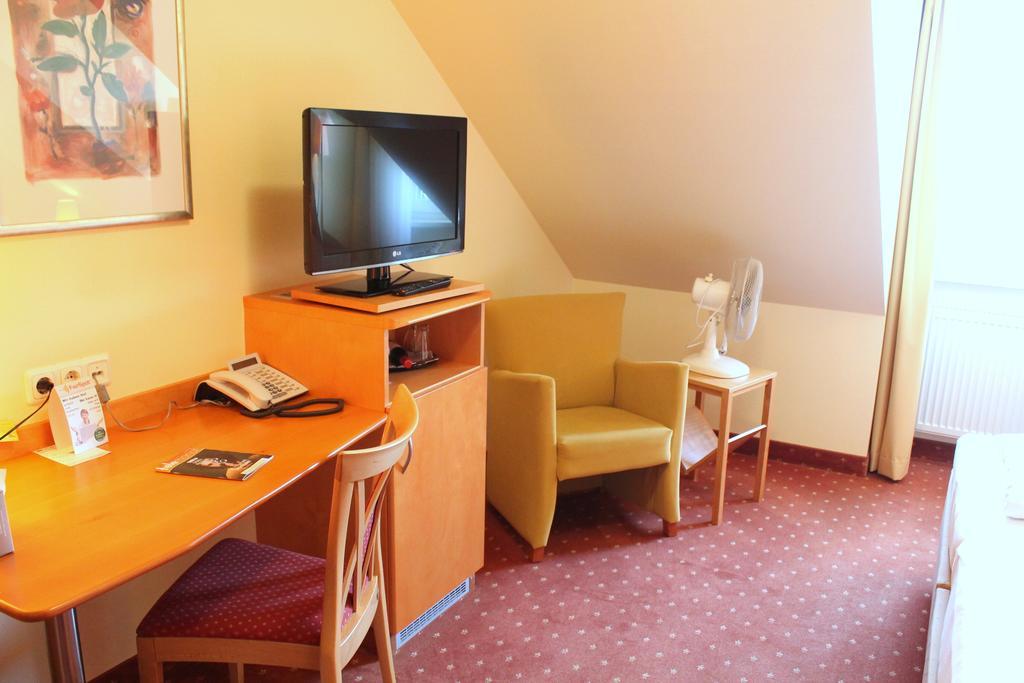 Hotel Und Restaurant Eurohof ดุยส์บูร์ก ภายนอก รูปภาพ