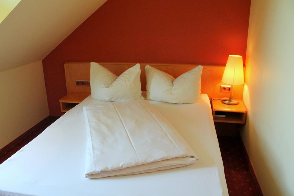 Hotel Und Restaurant Eurohof ดุยส์บูร์ก ภายนอก รูปภาพ