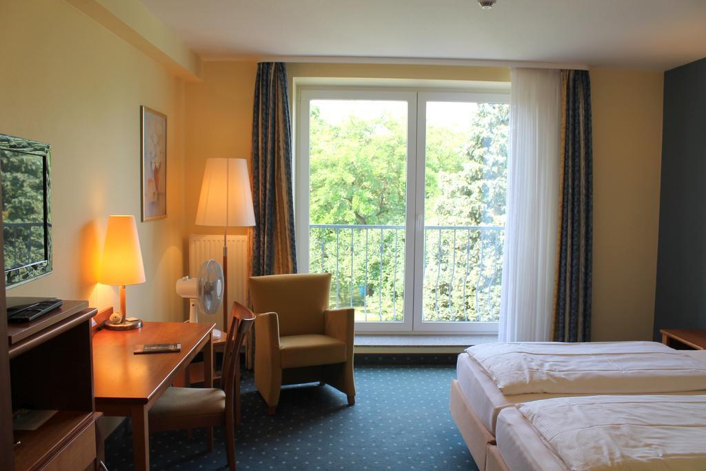 Hotel Und Restaurant Eurohof ดุยส์บูร์ก ภายนอก รูปภาพ
