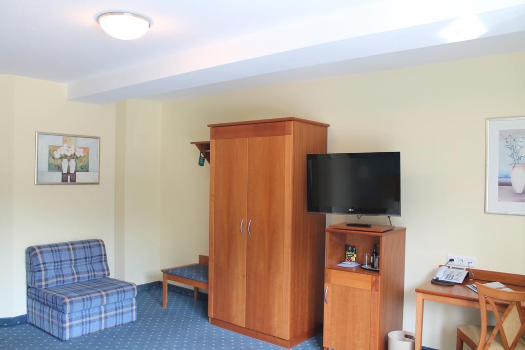 Hotel Und Restaurant Eurohof ดุยส์บูร์ก ภายนอก รูปภาพ