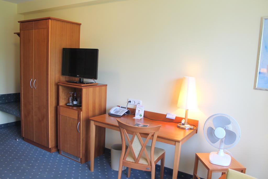 Hotel Und Restaurant Eurohof ดุยส์บูร์ก ภายนอก รูปภาพ