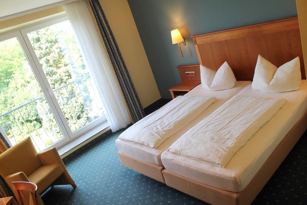 Hotel Und Restaurant Eurohof ดุยส์บูร์ก ภายนอก รูปภาพ